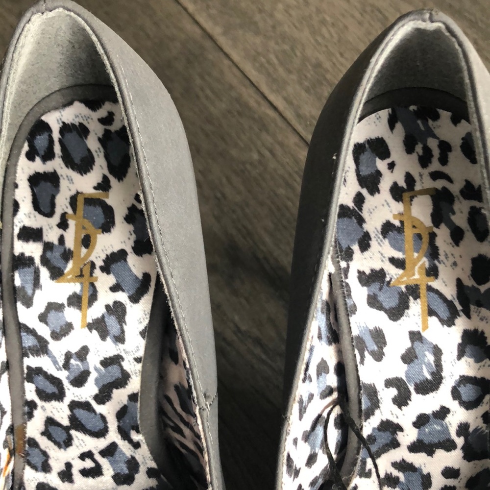 Forever 21 Woman’s pumps - Picture 6 of 8